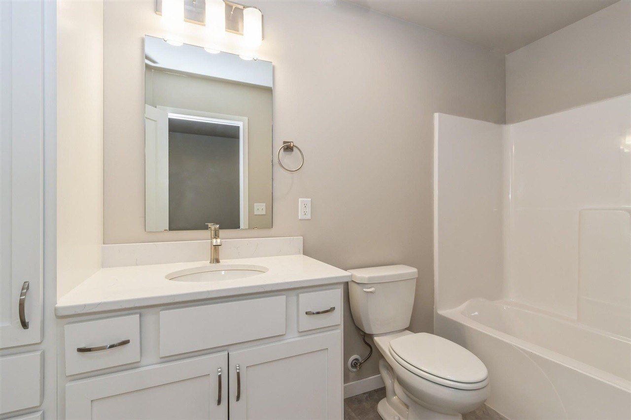 7025 Harlan Eddy Dr Sw. Cedar Rapids, IA 52404