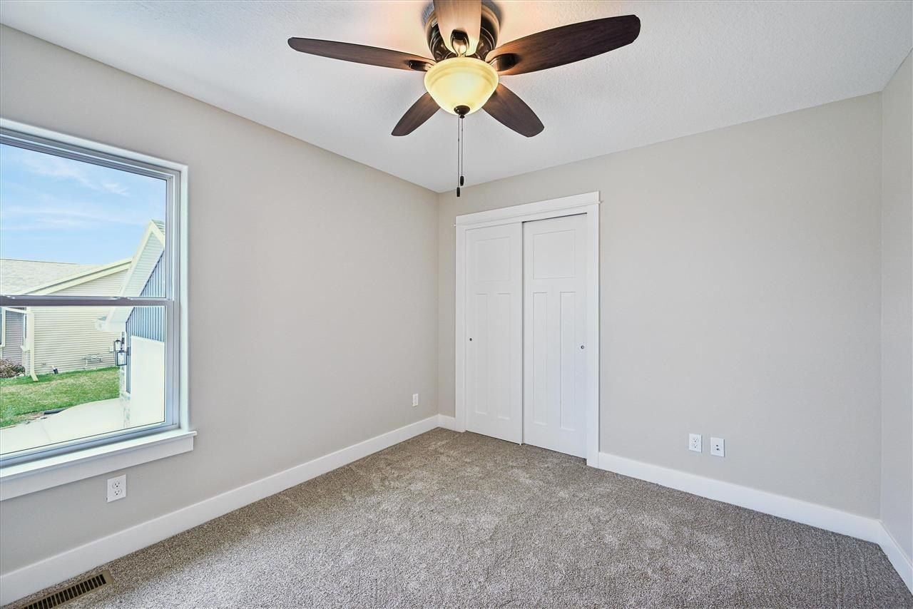 1382 Foxtail Dr. Fairfax, IA 52228