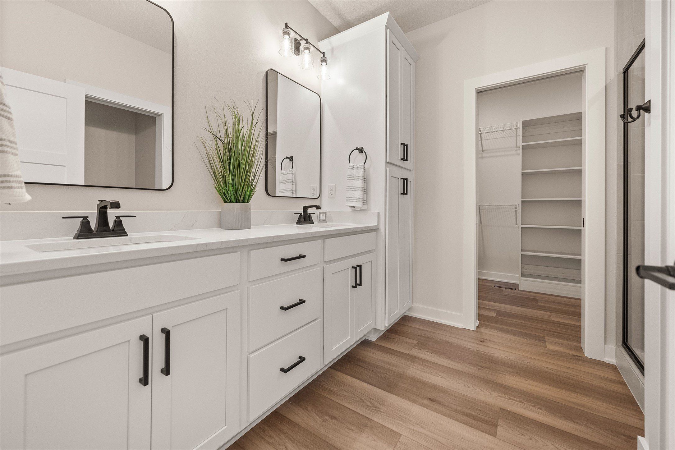 1376 S Lotus Place. West Des Moines, IA 50266