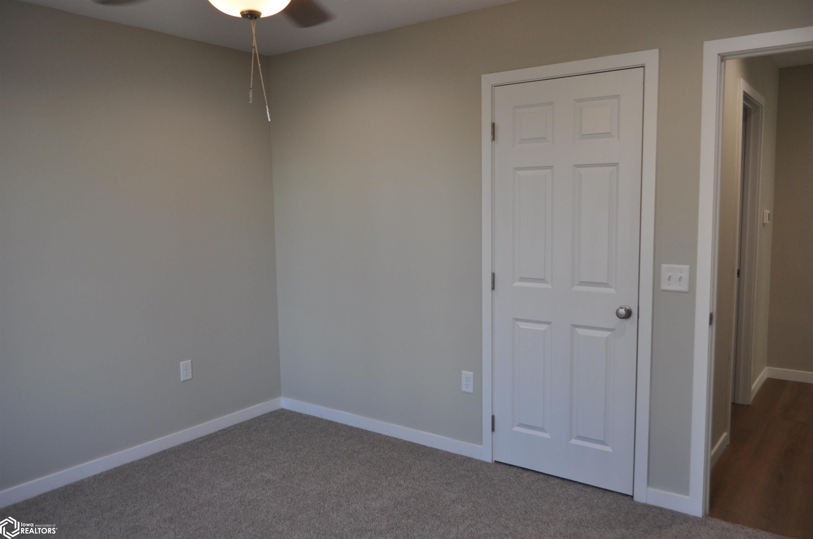 304 S 4Th Avenue. Dedham, IA 51440