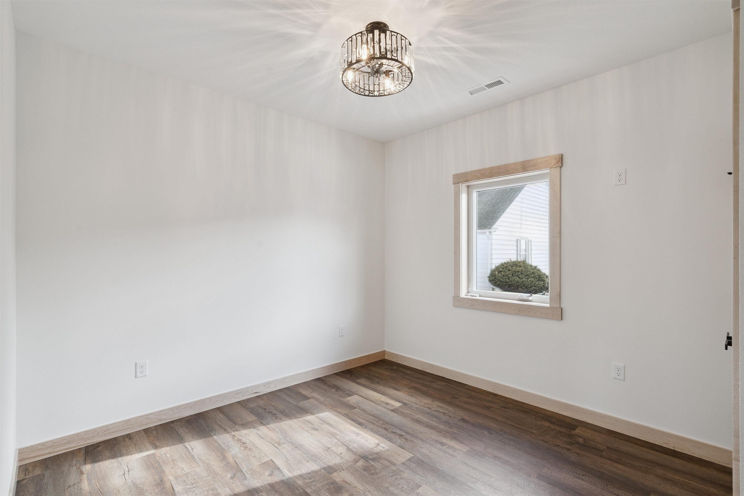 105 9Th St Nw. Waukon, IA 52172