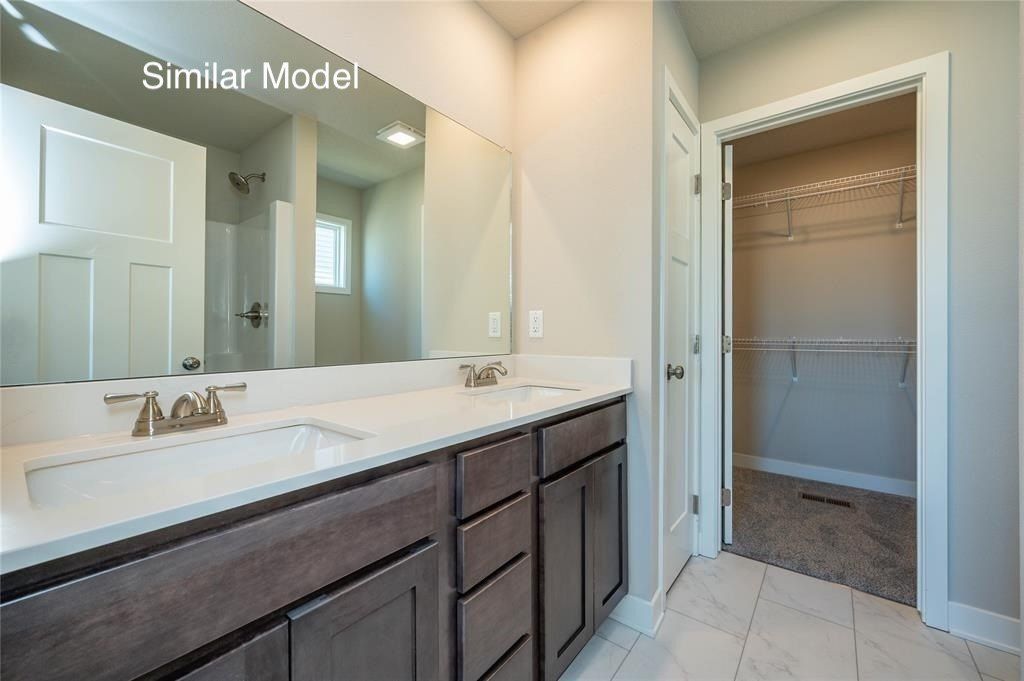 2209 White Oak Lane. Granger, IA 50109