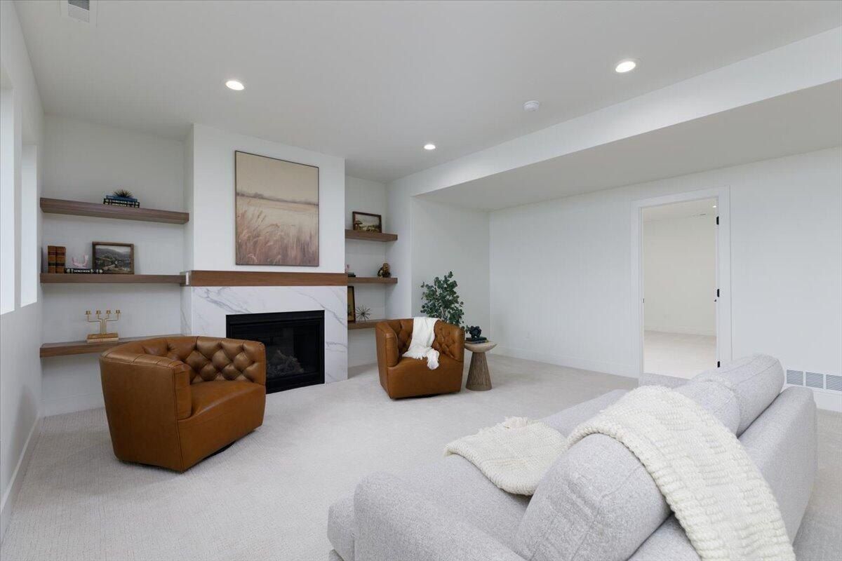 18239 Alderleaf Drive. Clive, IA 50325