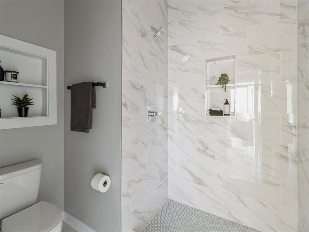 15540 Rocklyn Place. Clive, IA 50325