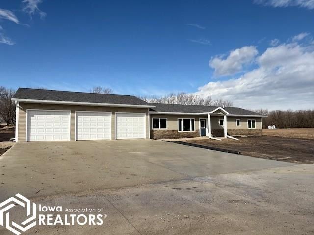 113 S Oaks Drive. Algona, IA 50511