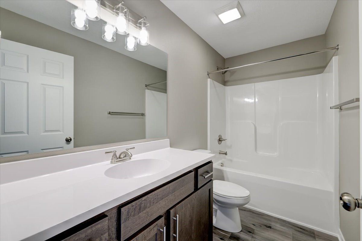 421 N 3Rd Avenue E. Newton, IA 50208