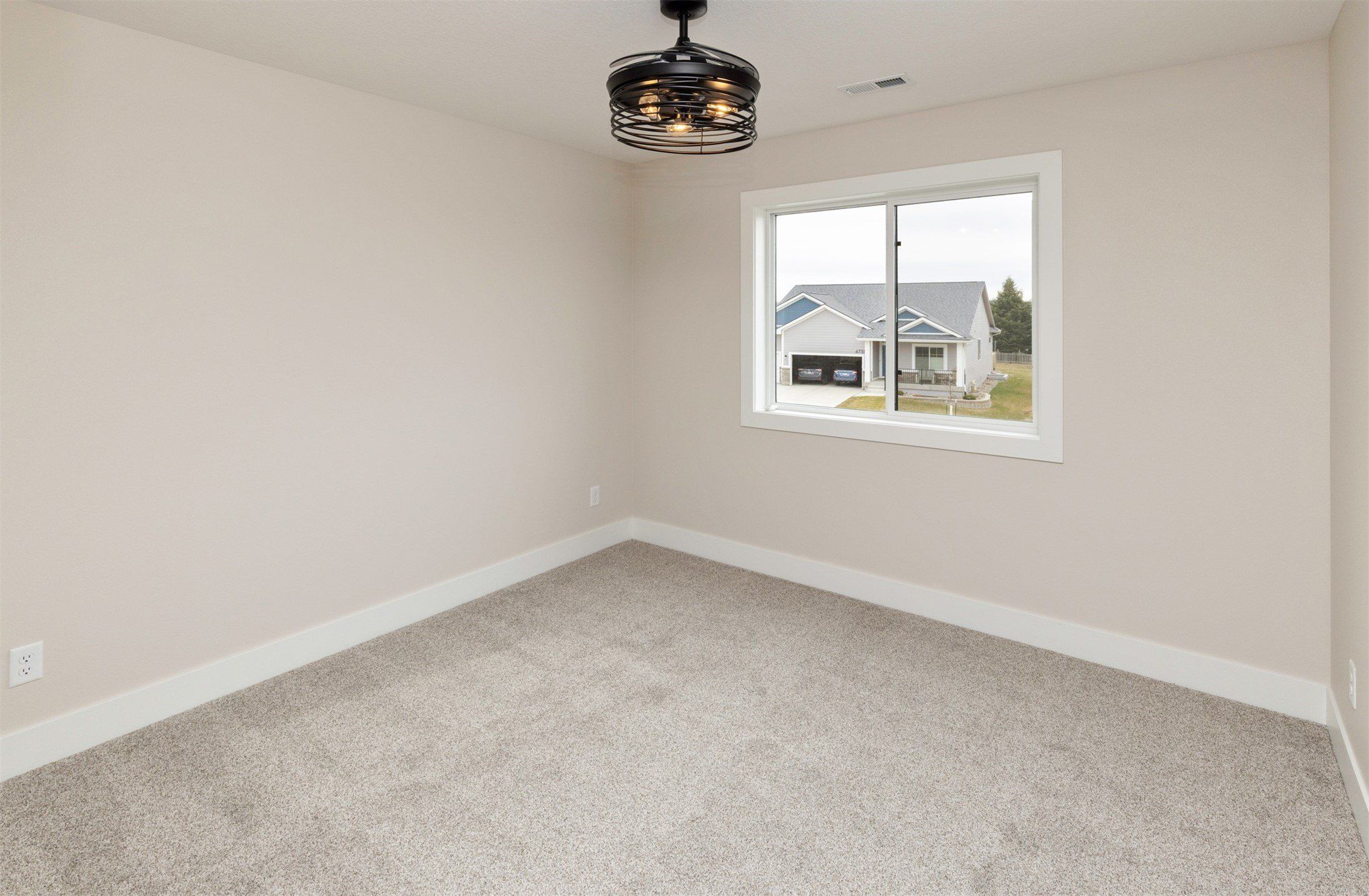 4726 Hillsdale Drive. Urbandale, IA 50322