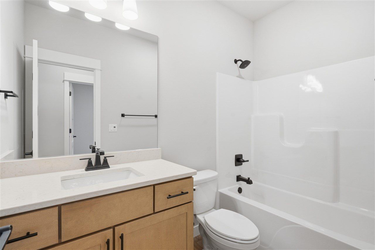 1311 E Gable Way. Tiffin, IA 52340