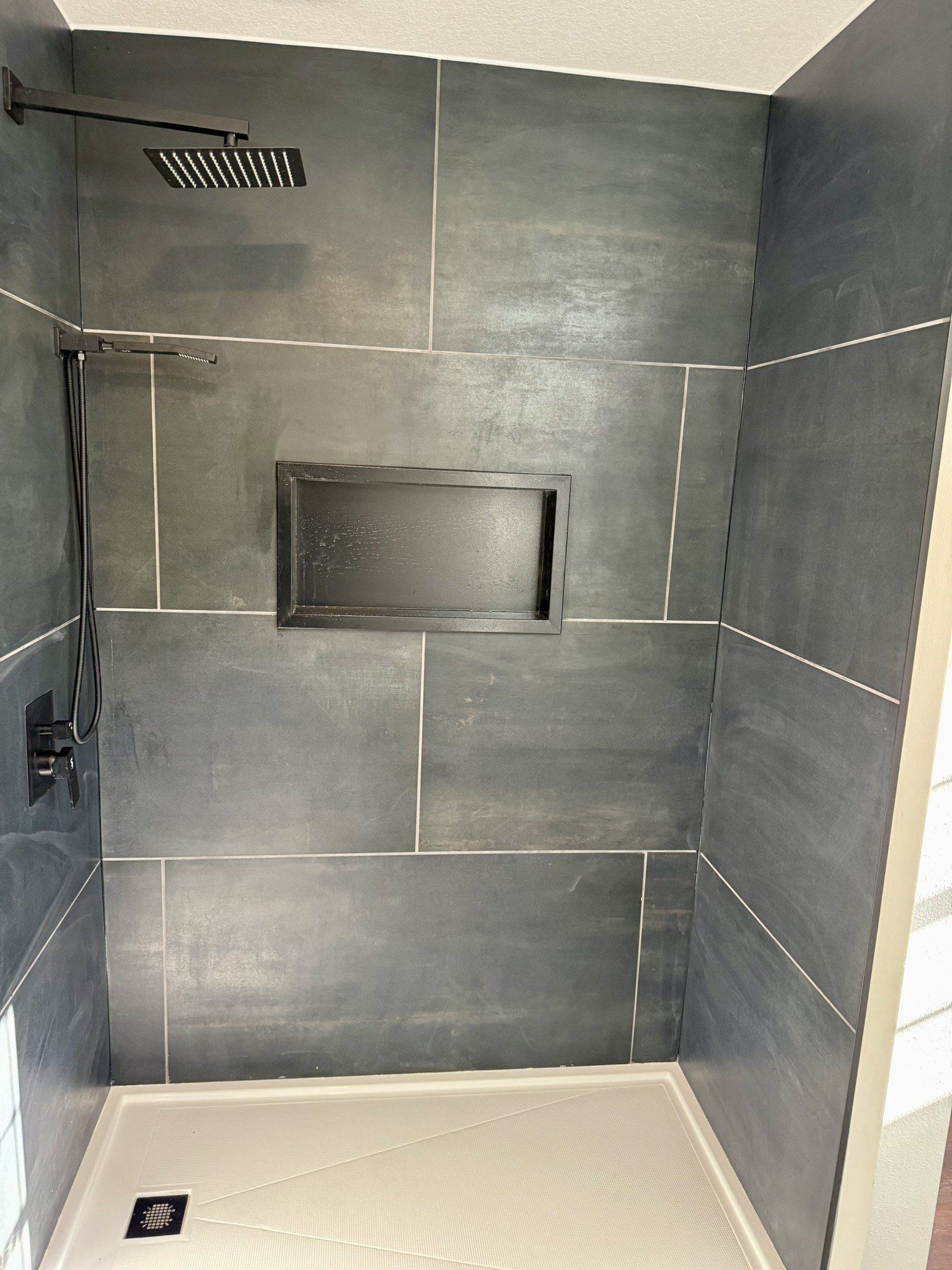 348 E Pleasant View Drive. Des Moines, IA 50315