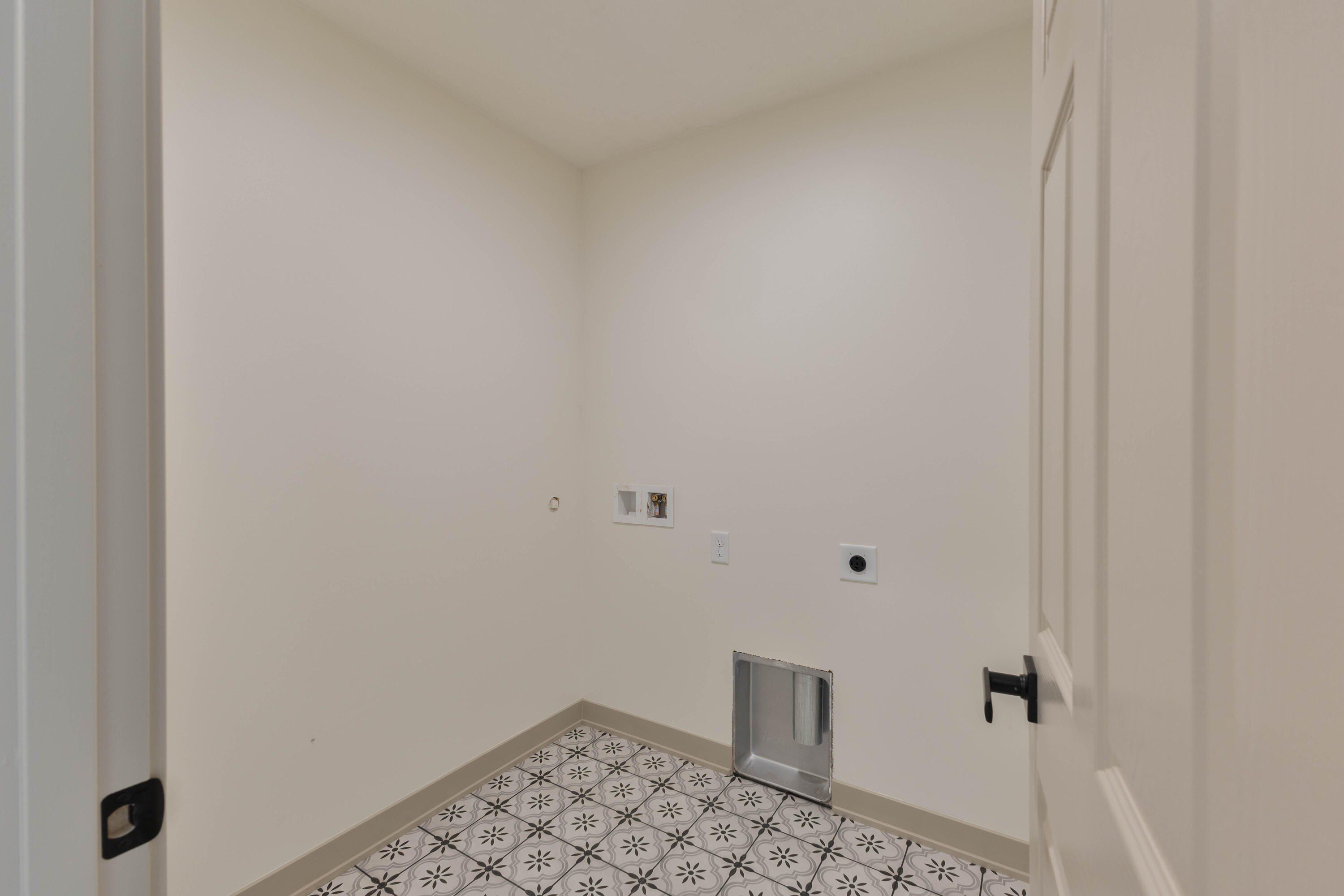 712 Lindberg Drive. Council Bluffs, IA 51503