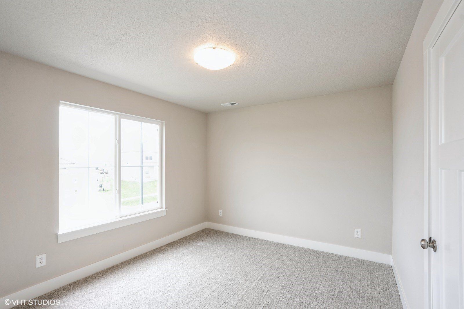 5676 Brook View Avenue. Des Moines, IA 50317