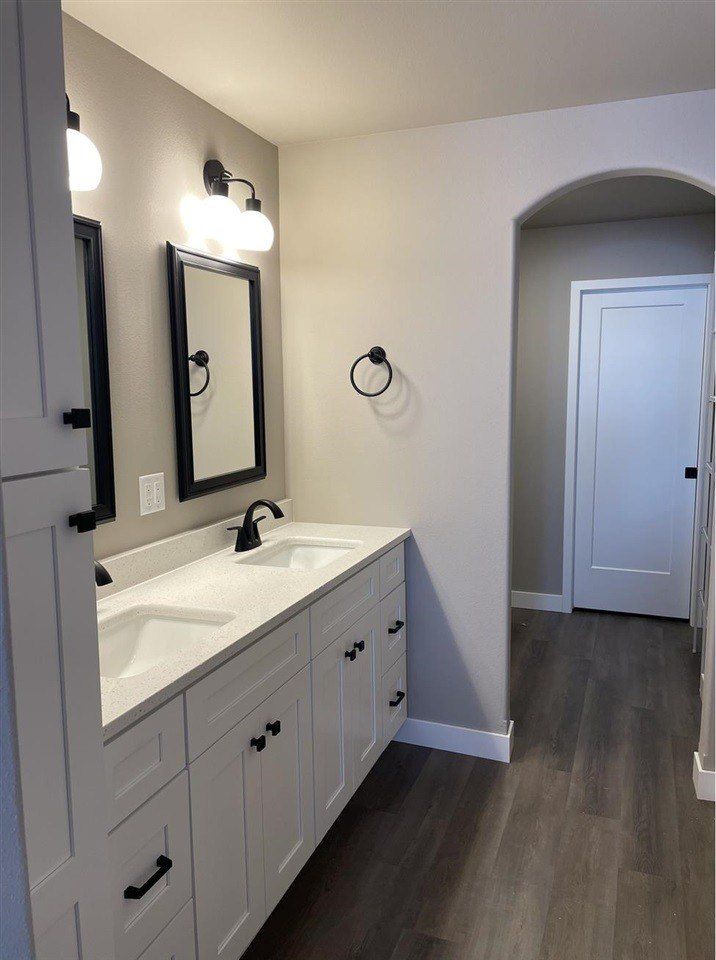 1933 Coquina Ave. Tiffin, IA 52340