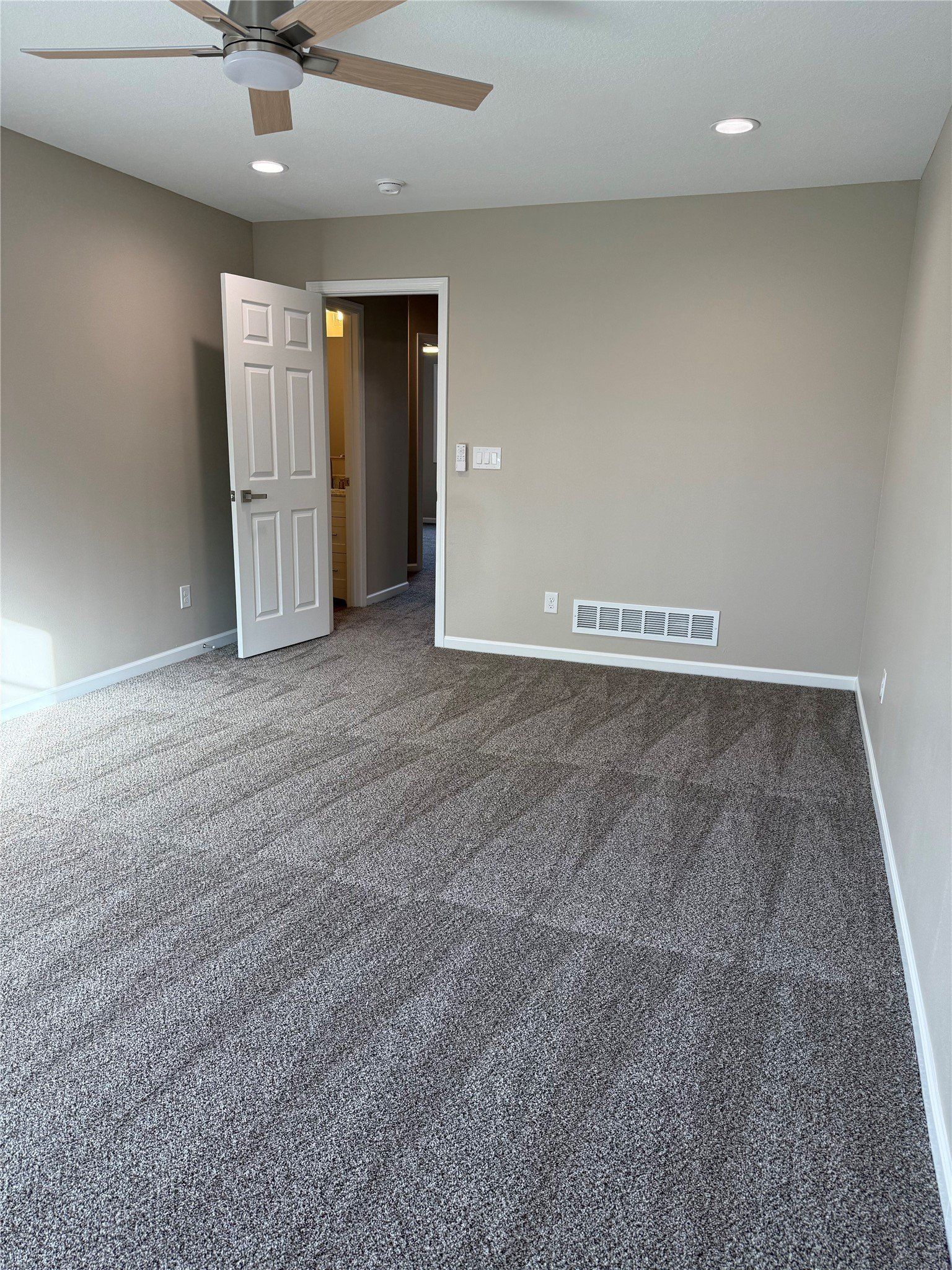 352 E Pleasant View Drive. Des Moines, IA 50315
