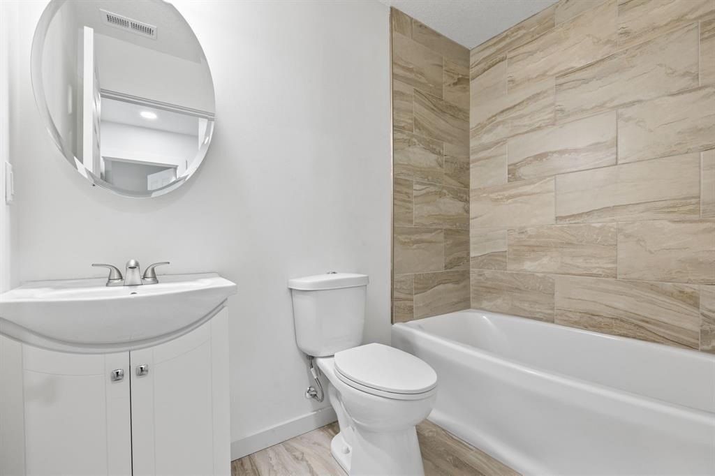 2505 E 40Th Street. Des Moines, IA 50317