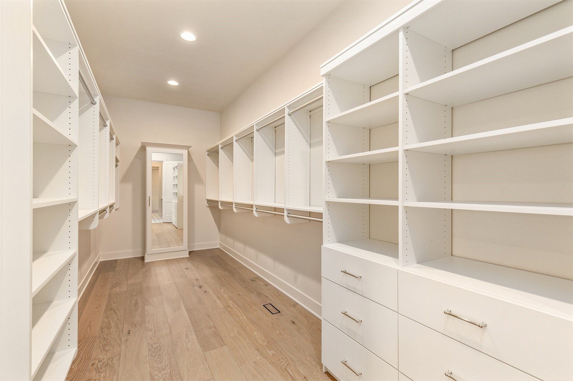 8027 Nw 106Th Court. Johnston, IA 50131