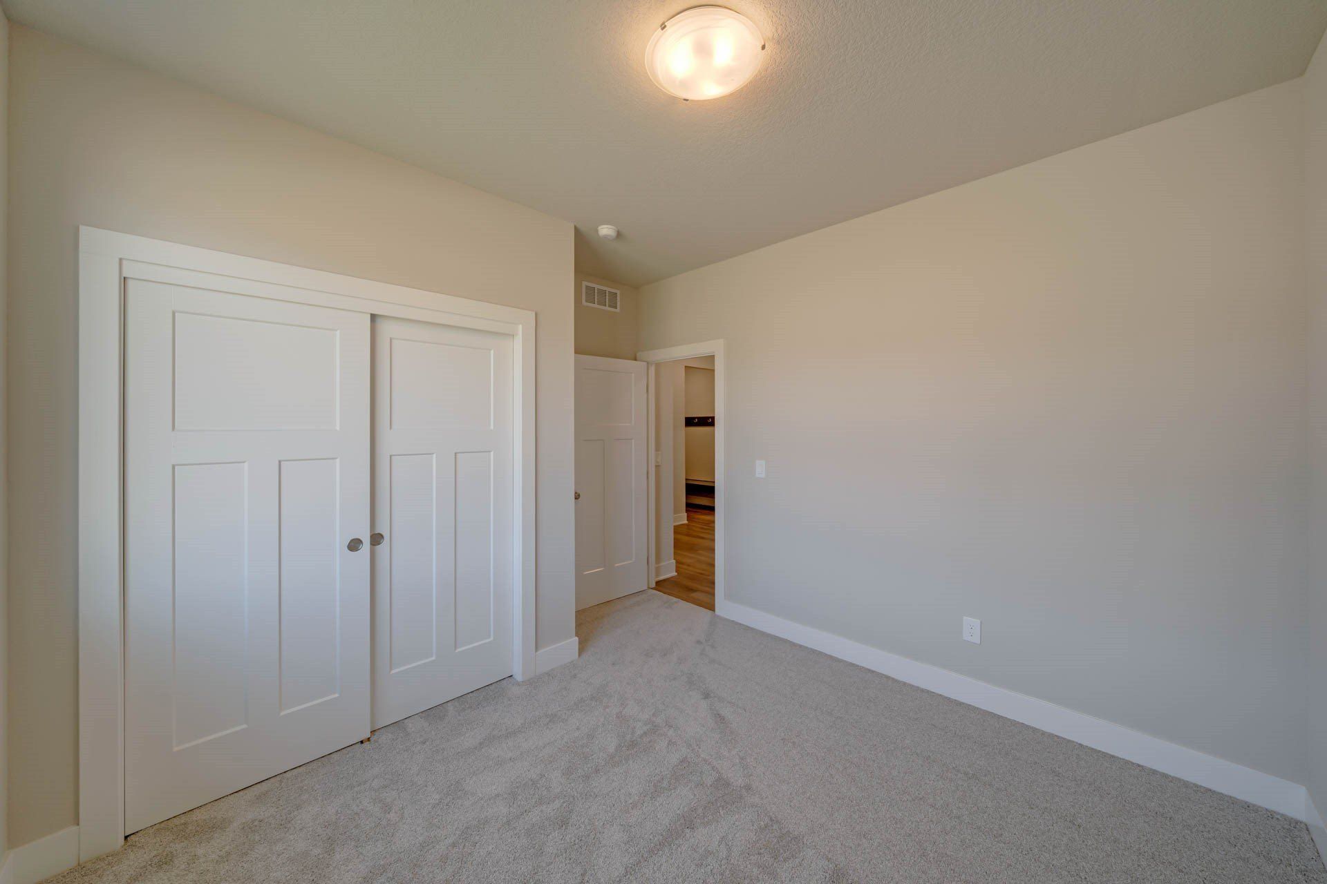 2540 E 50Th Court. Des Moines, IA 50317