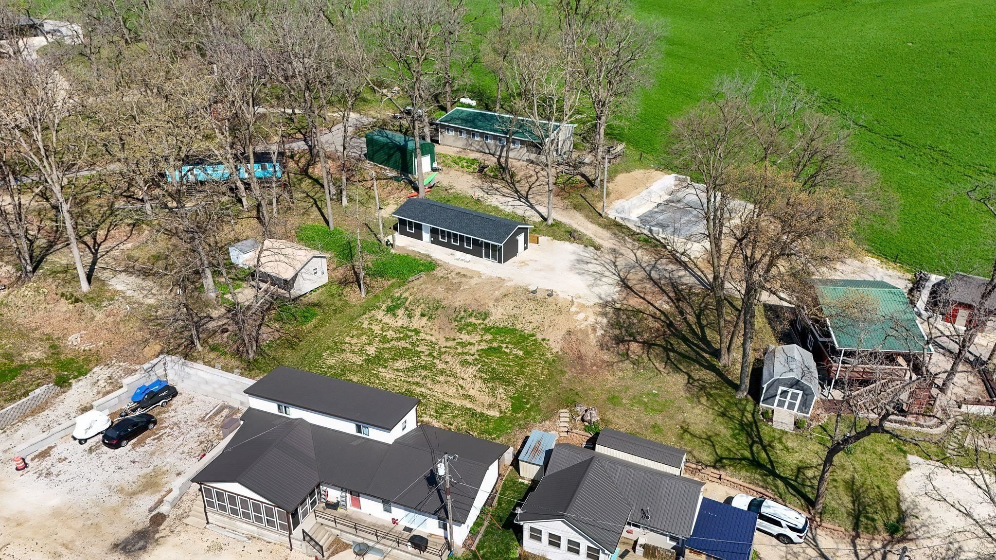 21686 257 Street. Delhi, IA 52223