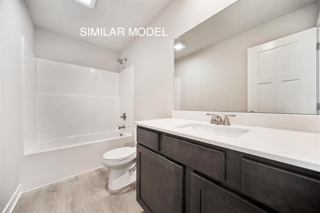 581 Nw Crystal Creek Lane. Grimes, IA 50111