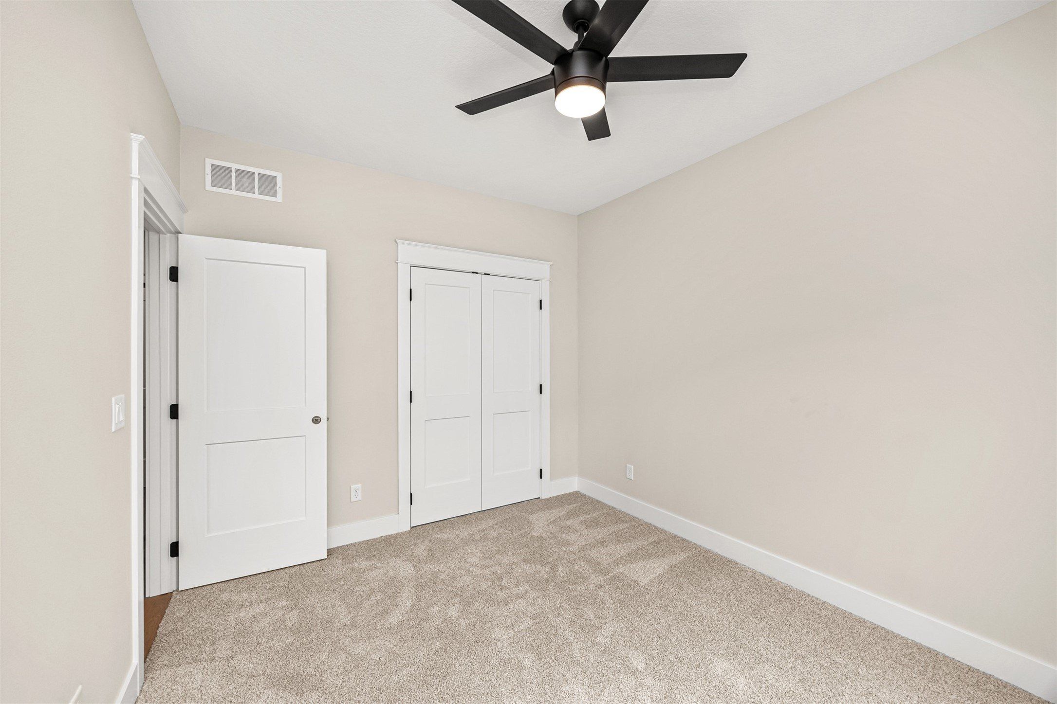 16620 Deerview Drive. Urbandale, IA 50323
