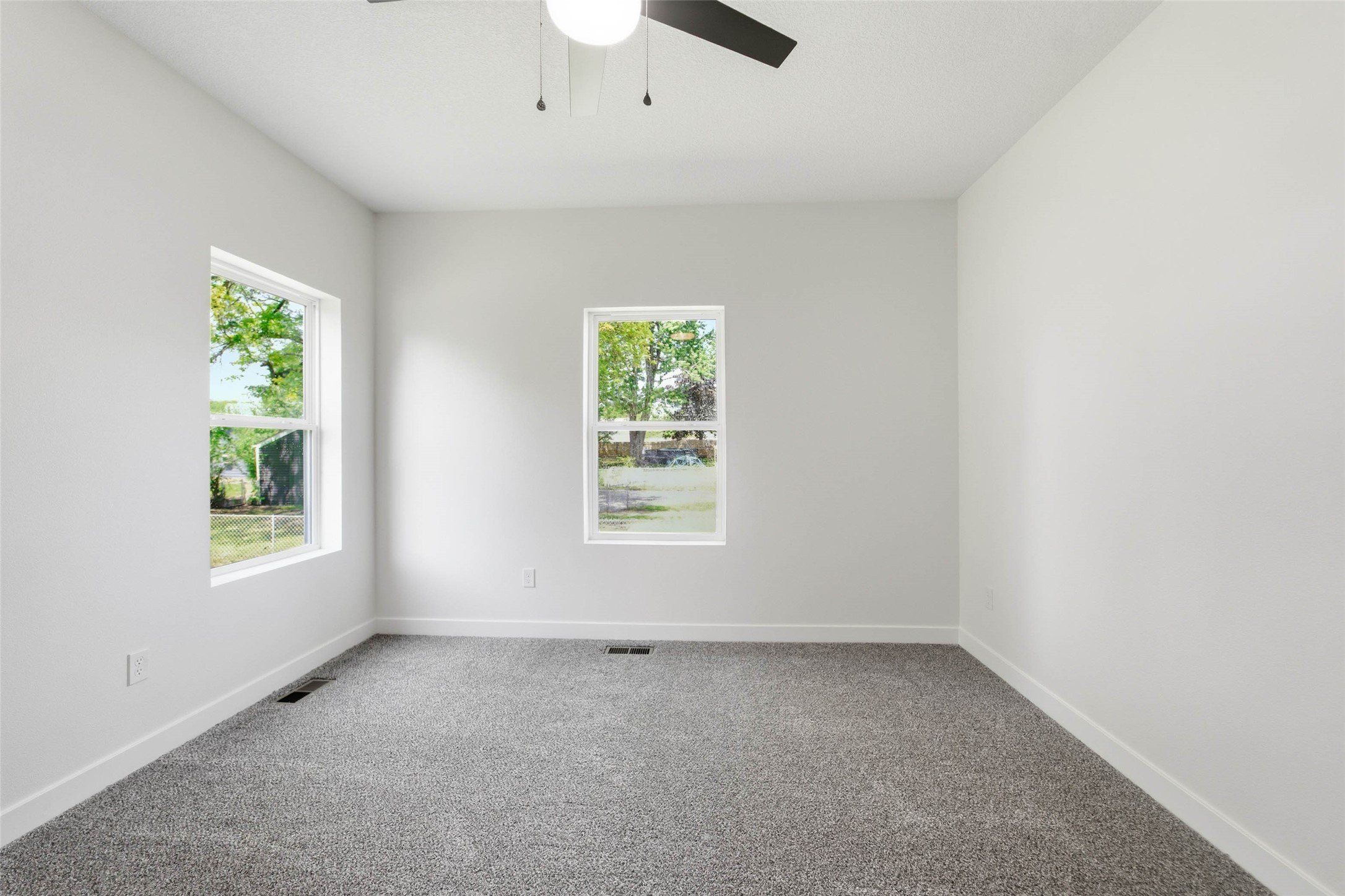 814 E 25Th Court. Des Moines, IA 50317