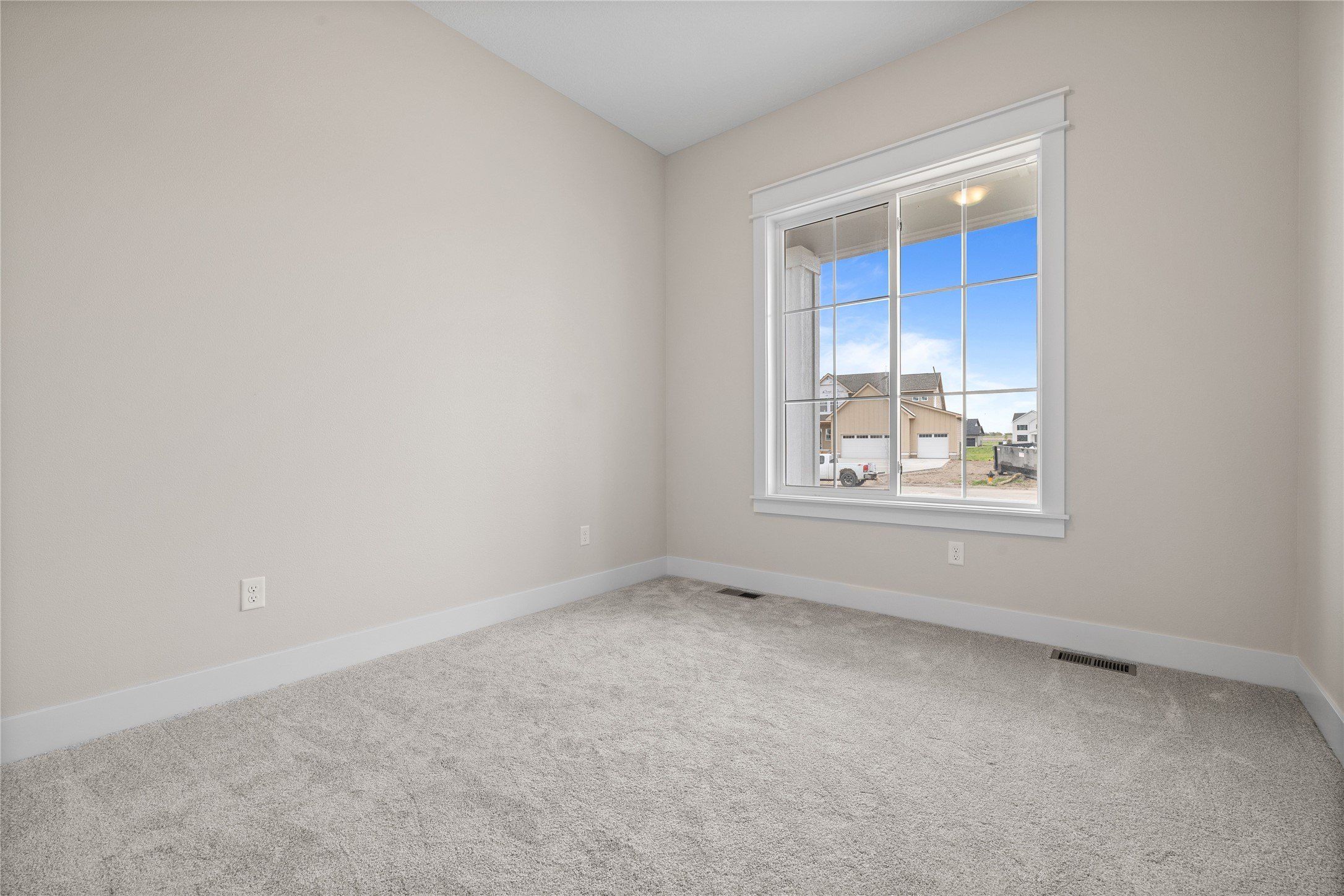 1911 Ne Pine Lake Circle. Ankeny, IA 50021