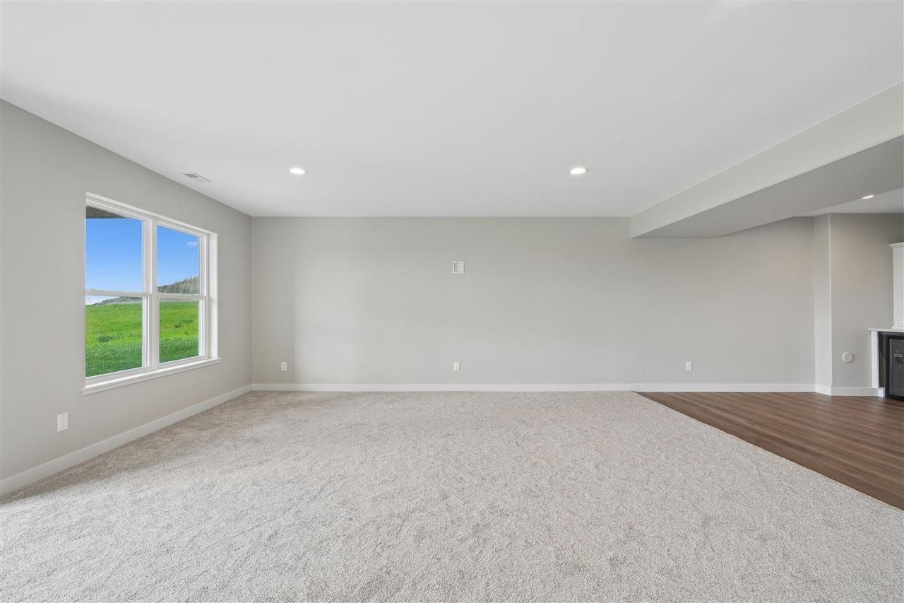 1537 Deerfield Dr. Fairfax, IA 52228