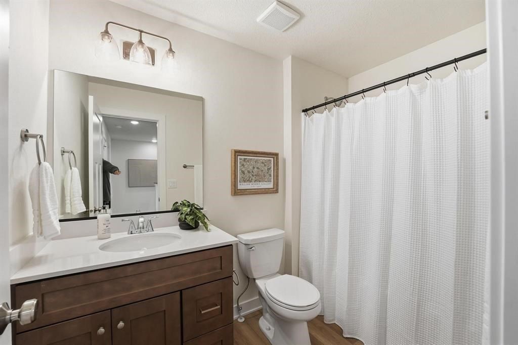 1377 Meadow Rose Place. Waukee, IA 50263
