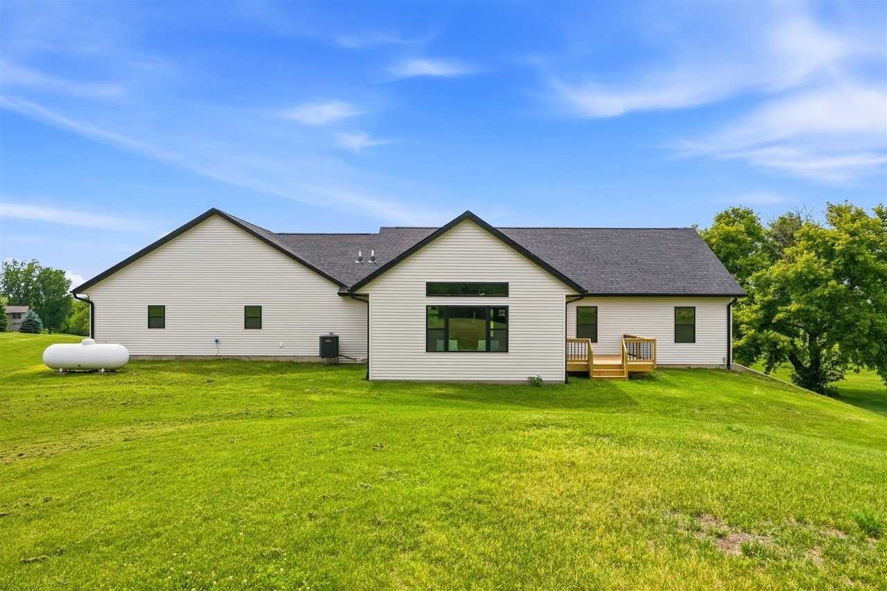 1997 Alex Way Sw. Oxford, IA 52322