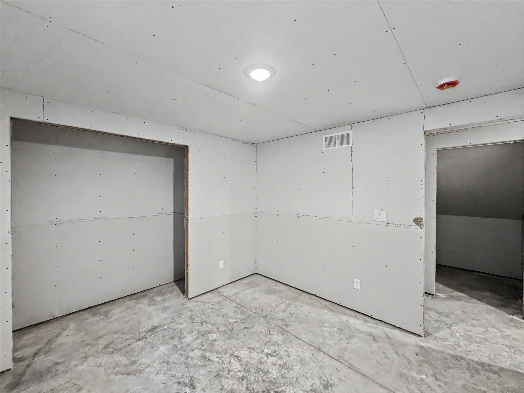 2935 Lake Hill Drive. Des Moines, IA 50320
