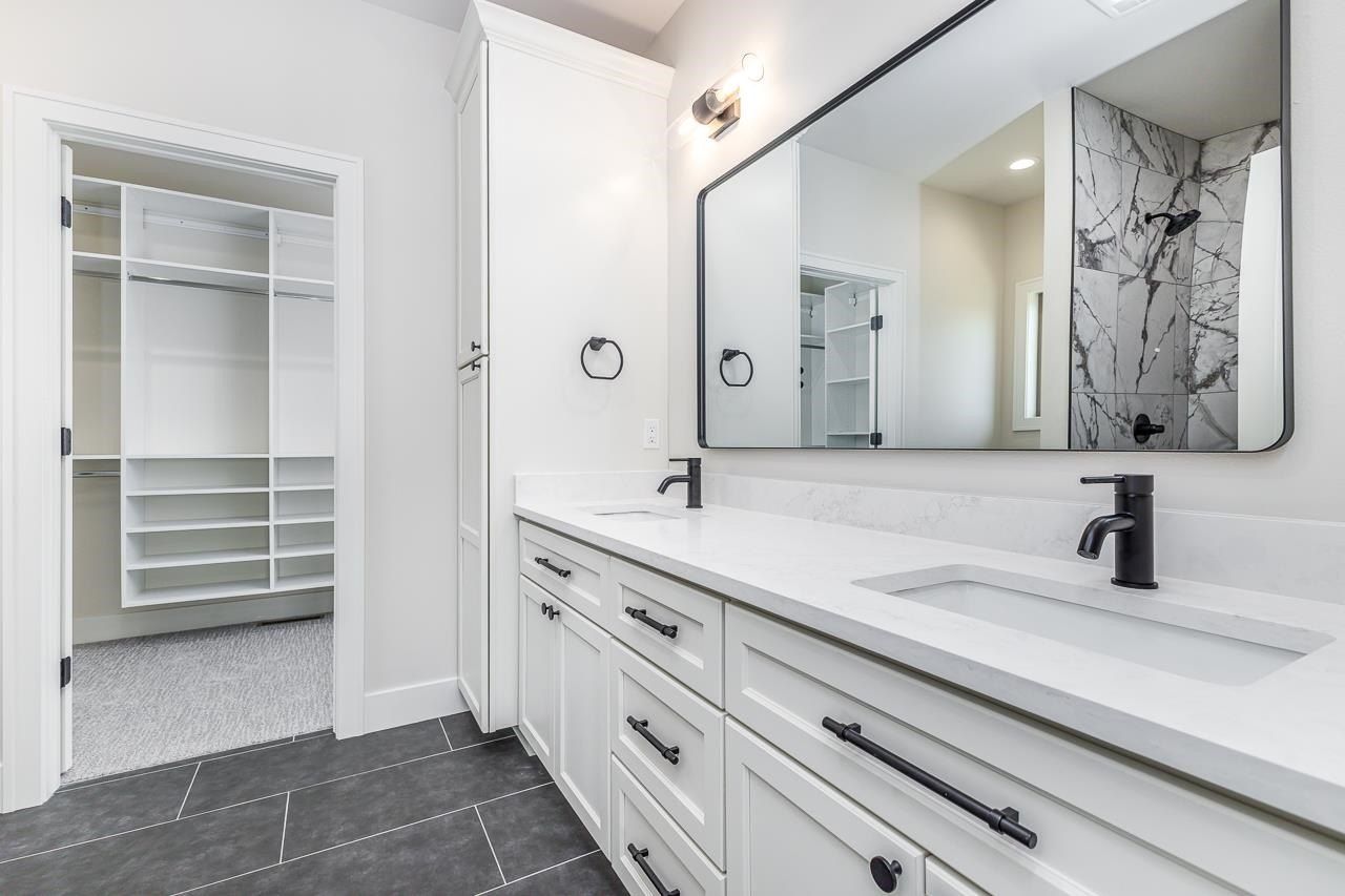 415 Gavin Circle. Peosta, IA 52068