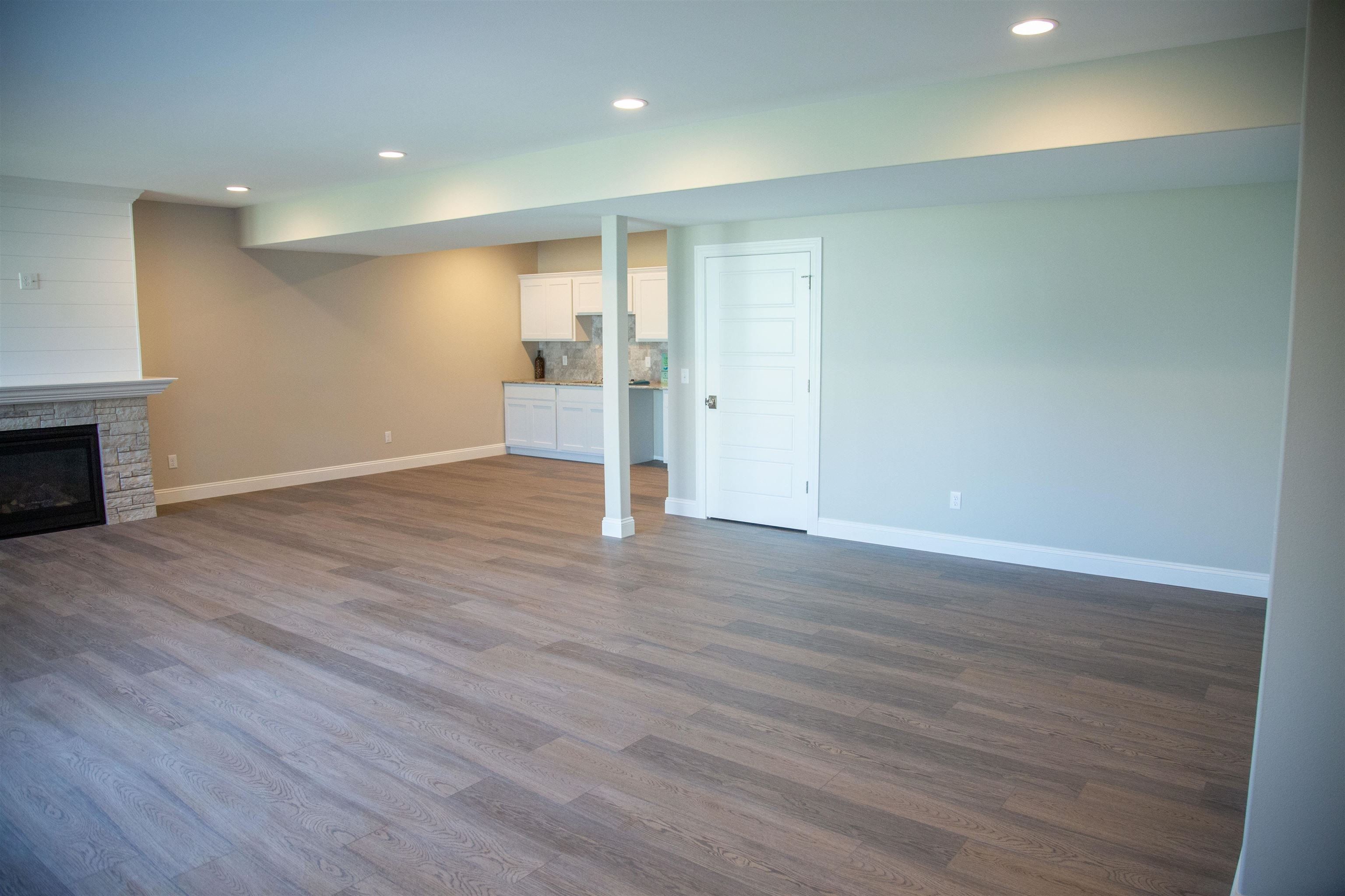 2282 Helle Drive. Asbury, IA 52002
