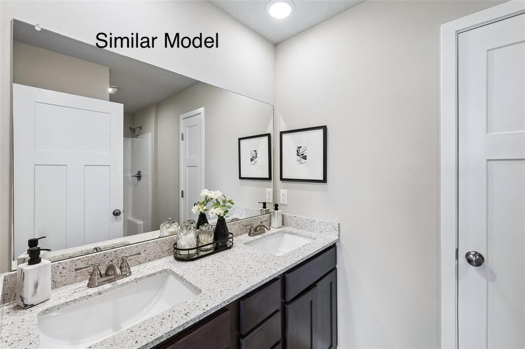 318 Ne Chalet Street. Elkhart, IA 50073
