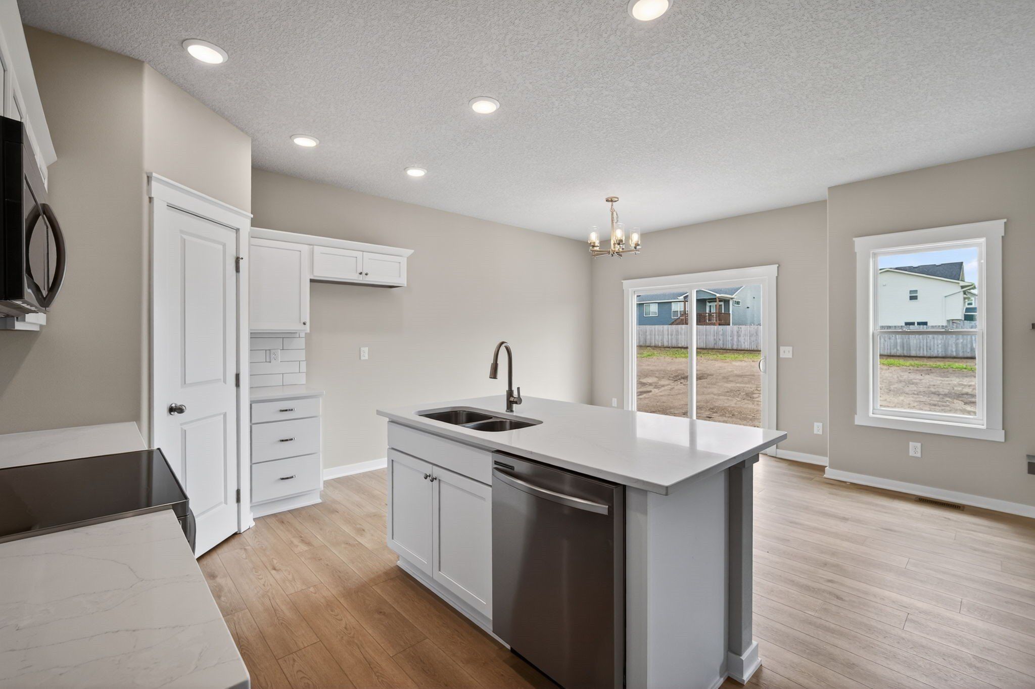 570 Se Hollow Court. West Des Moines, IA 50265