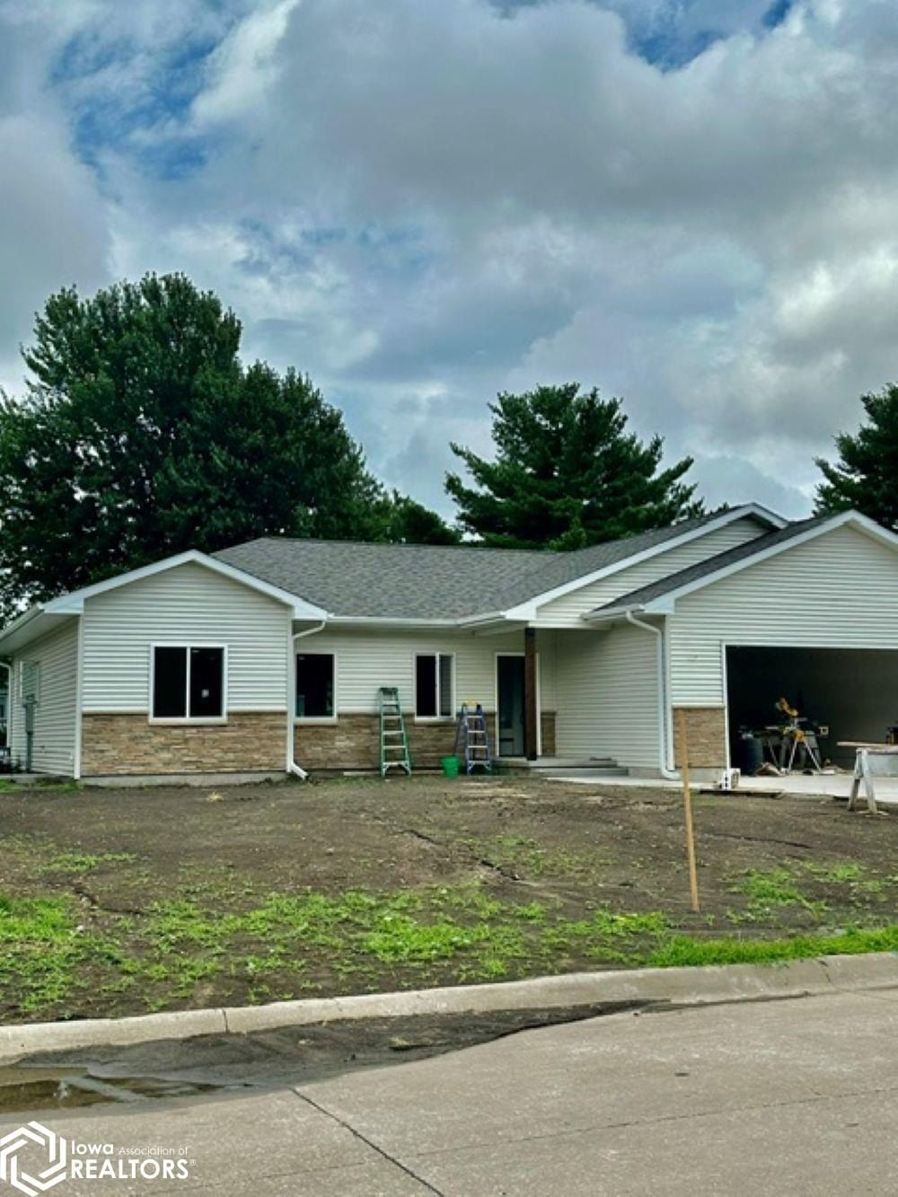 1112 Willow Avenue. Burlington, IA 52601