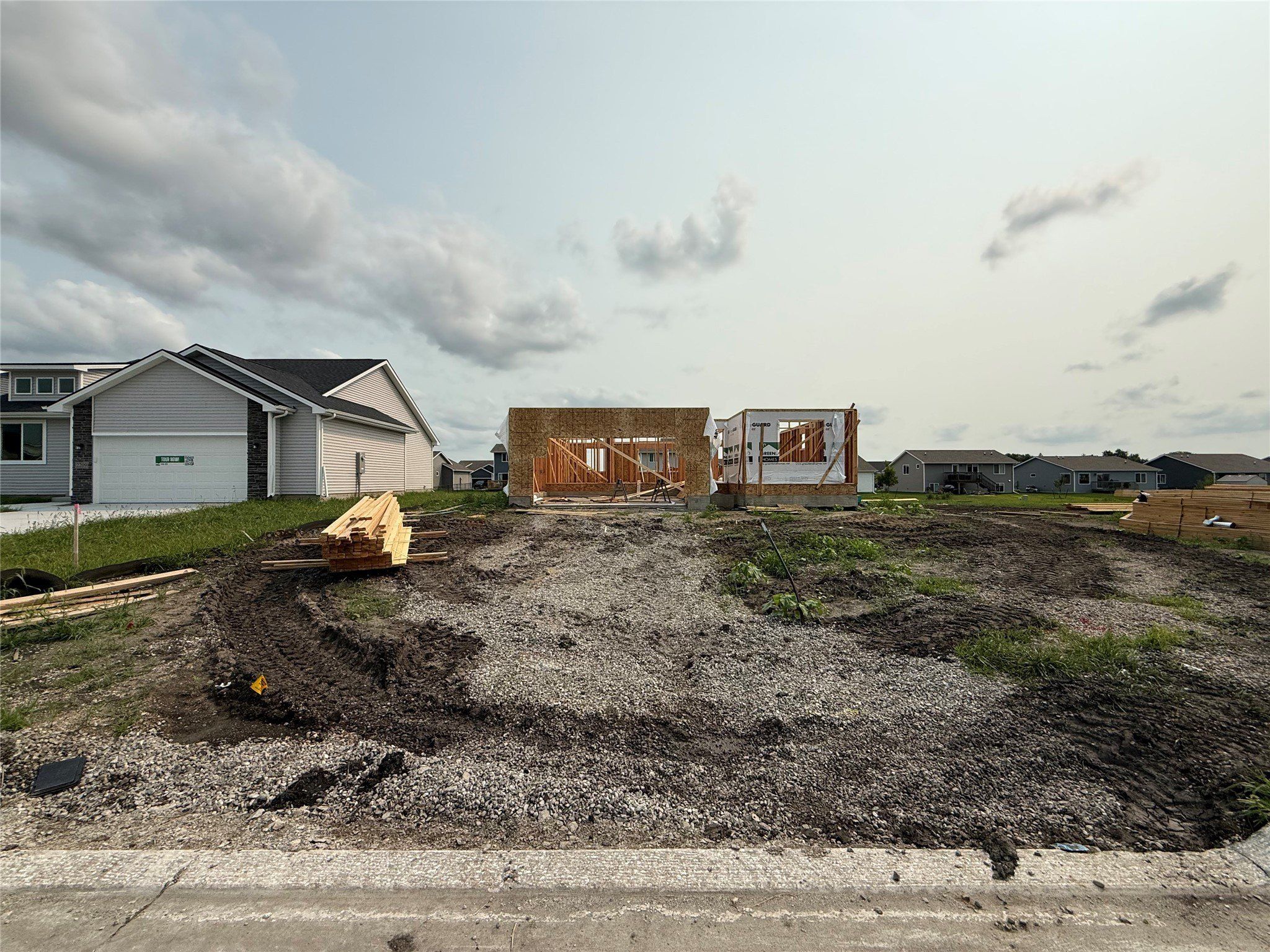 2207 White Oak Lane. Granger, IA 50109