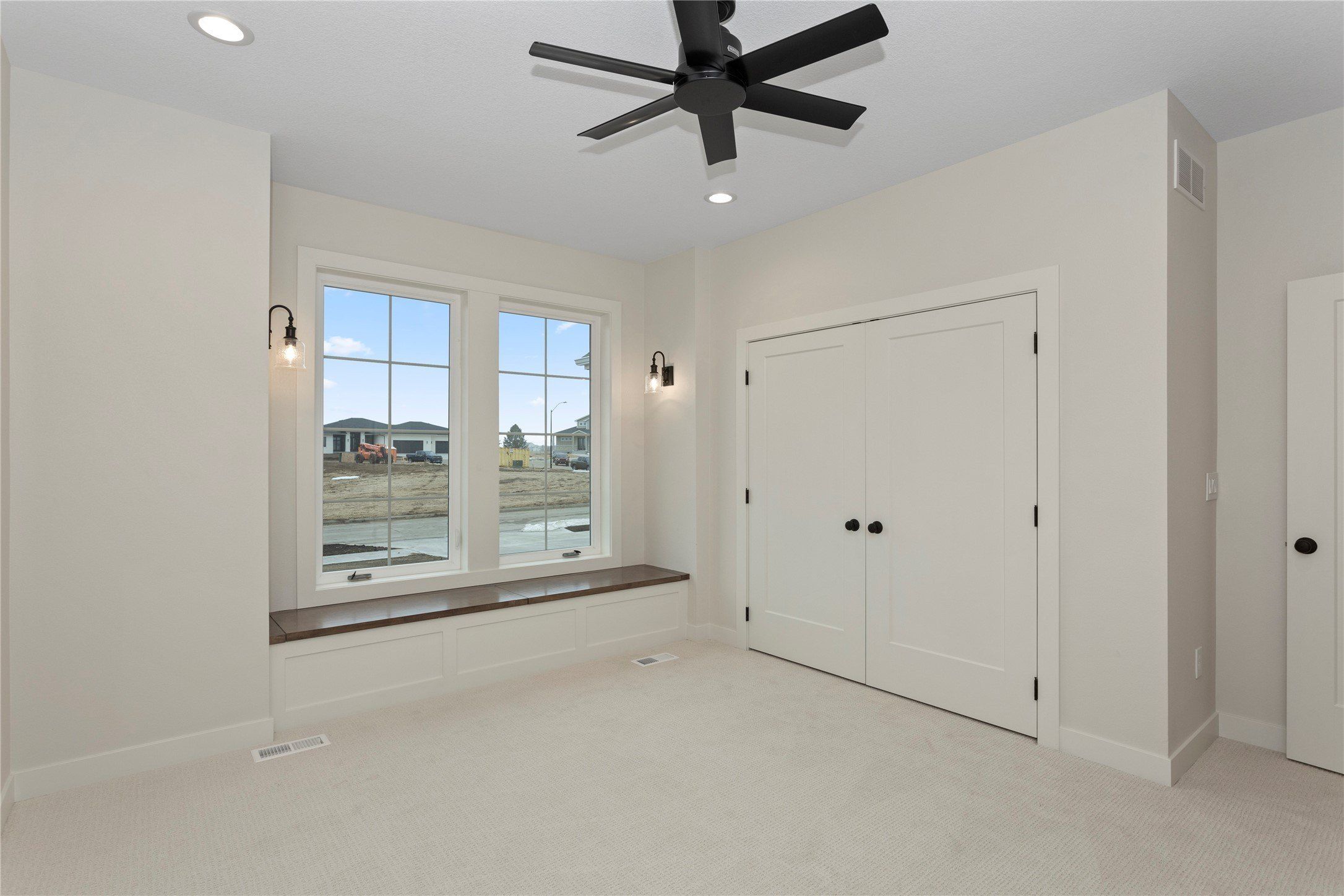 17425 Oakwood Drive. Urbandale, IA 50323