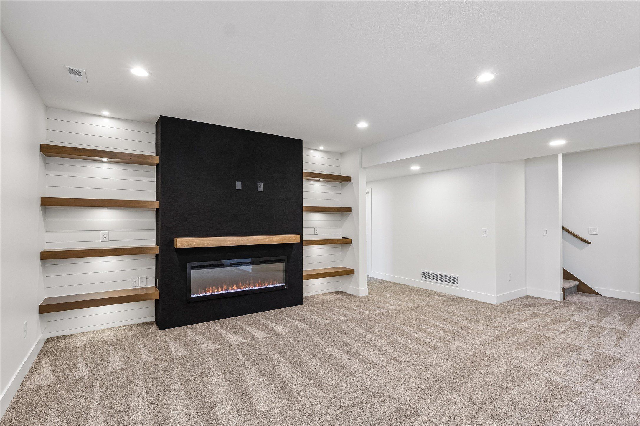 17530 Northview Drive. Urbandale, IA 50323