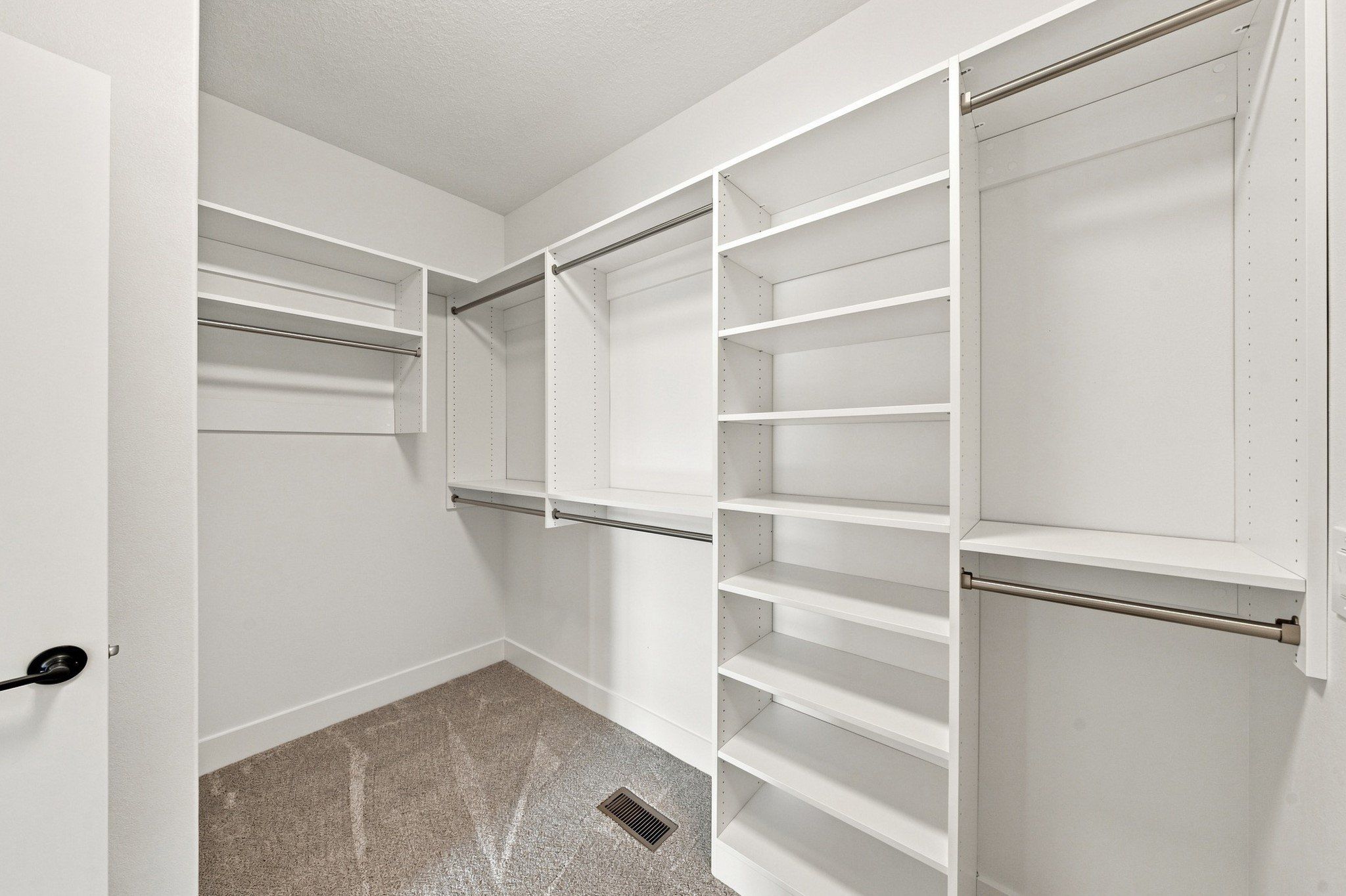 1918 Ne Pine Lake Circle. Ankeny, IA 50021