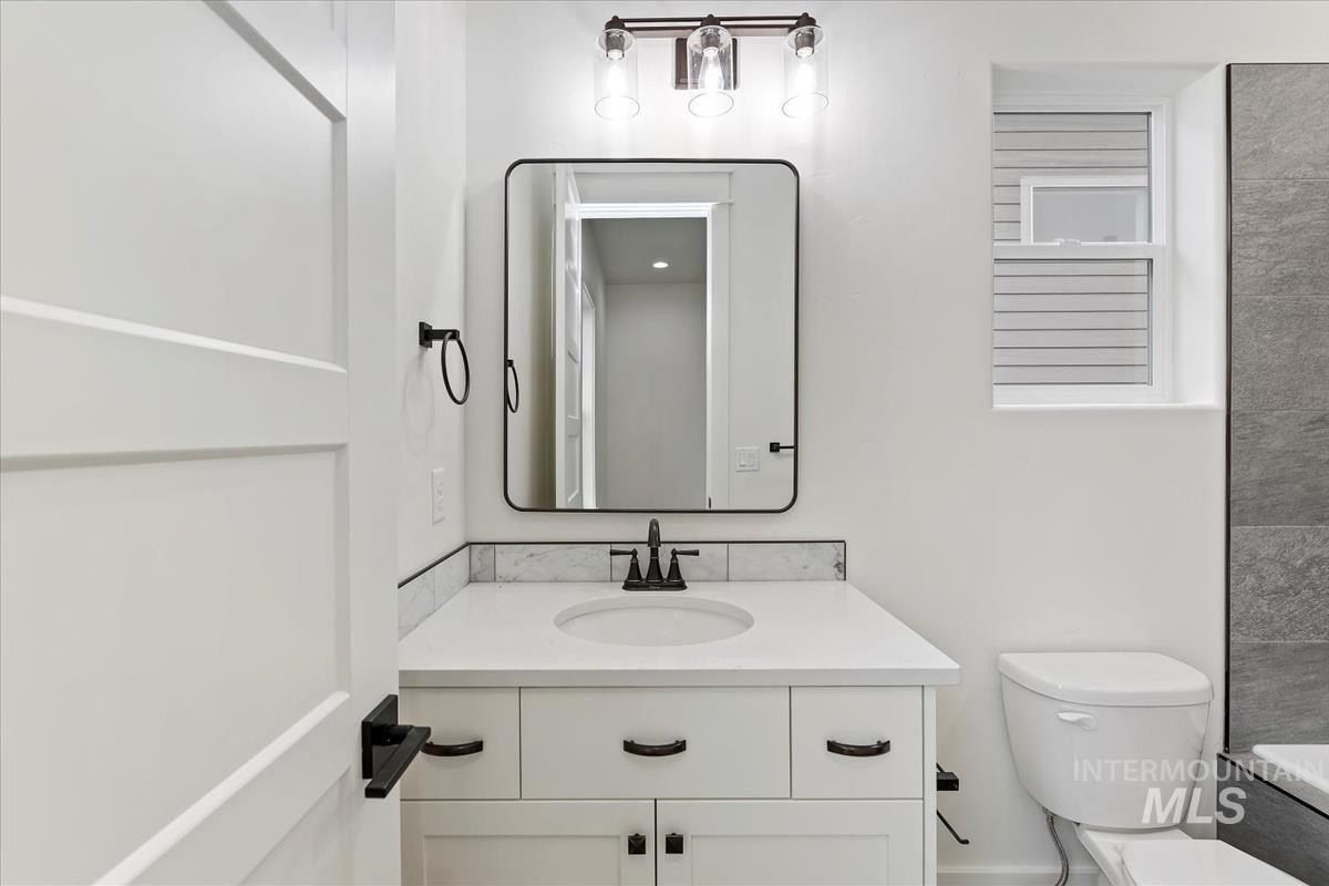 9953 S Peregrine Falcon Ave. Nampa, ID 83686