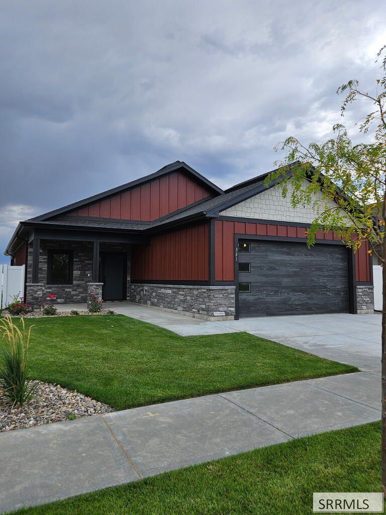 381 S Glade Loop. Idaho Falls, ID 83404