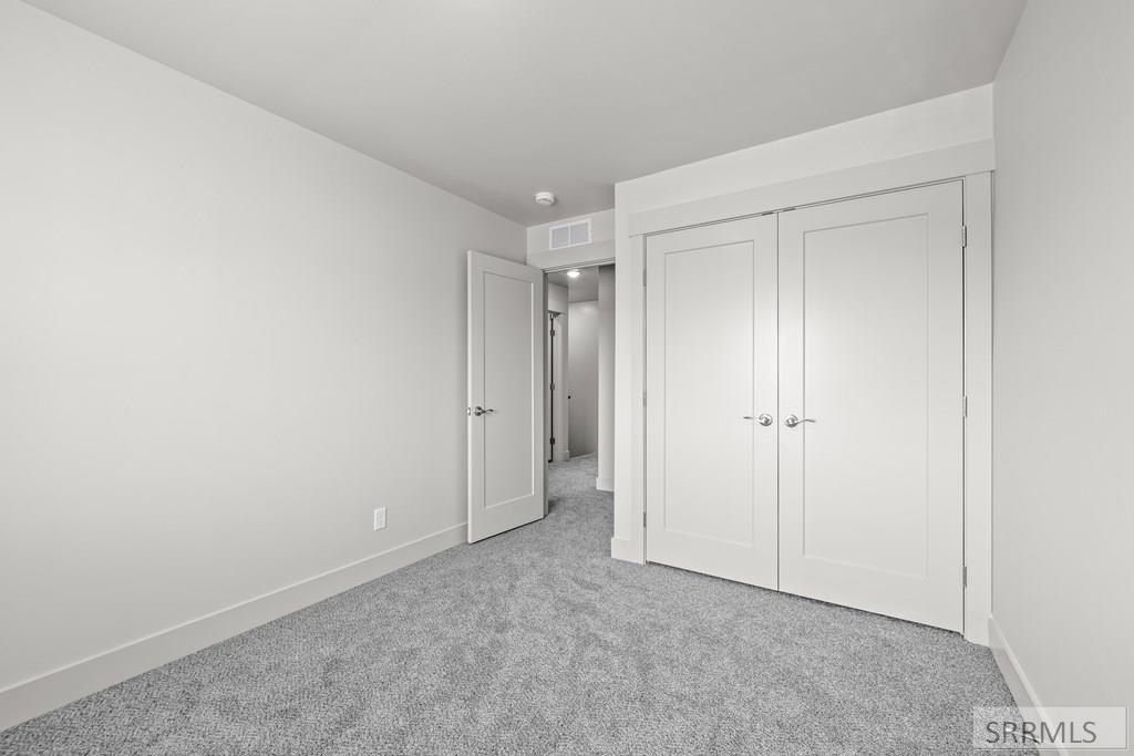 2749 Derrald Loop. Ammon, ID 83406