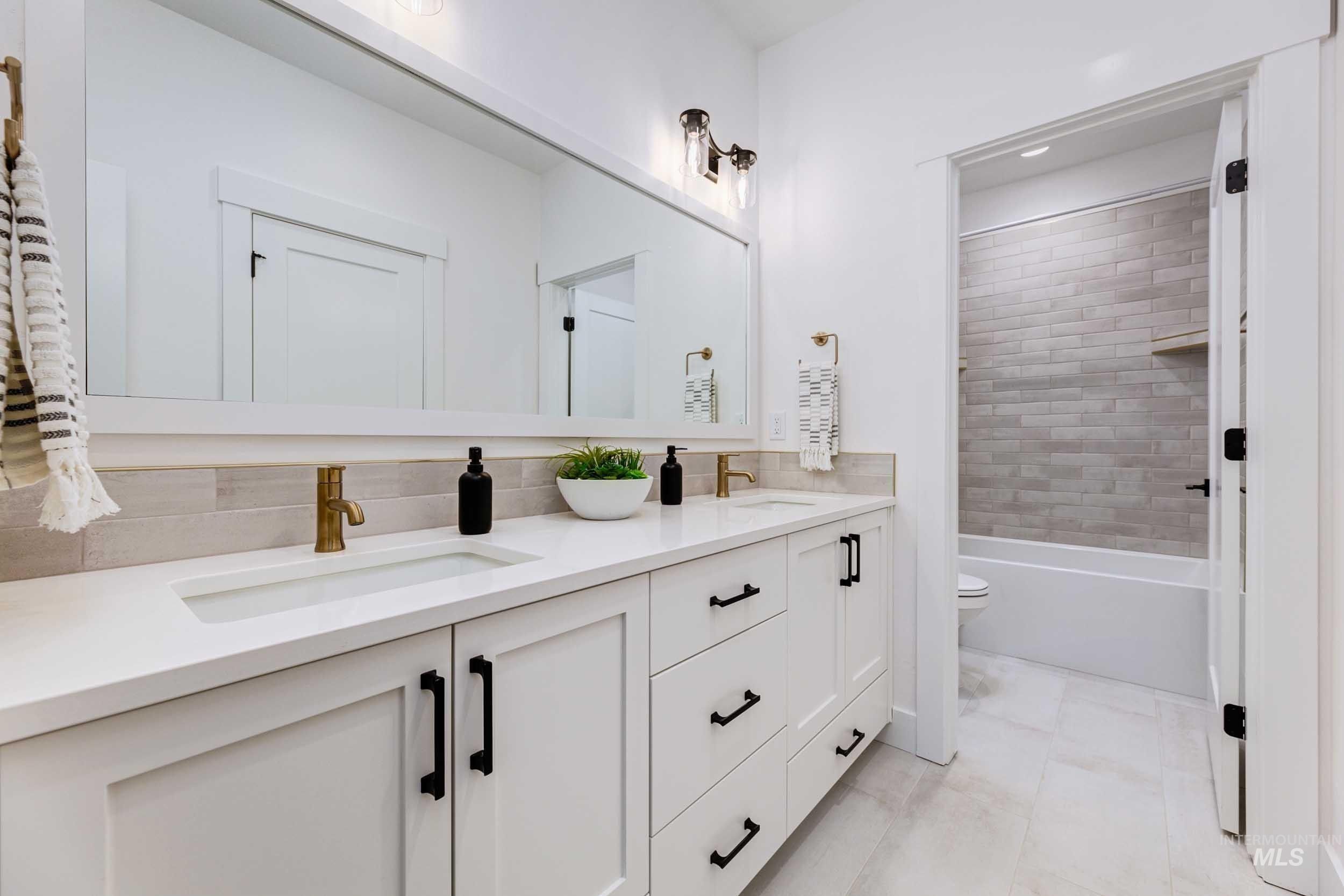 2158 N Annadale Ave. Eagle, ID 83616