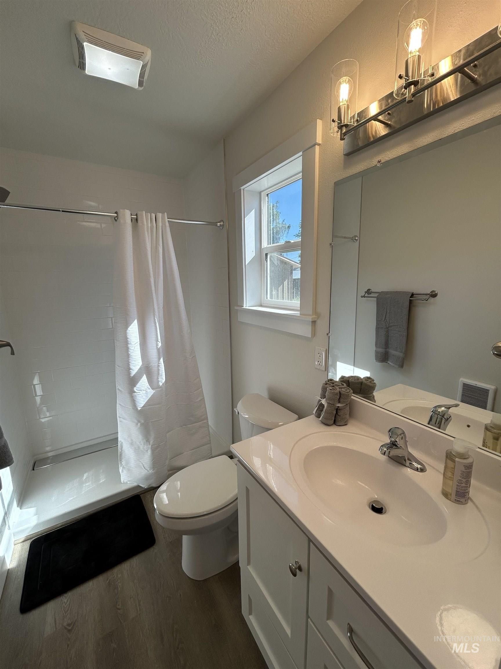 308 S Custer. Glenns Ferry, ID 83623