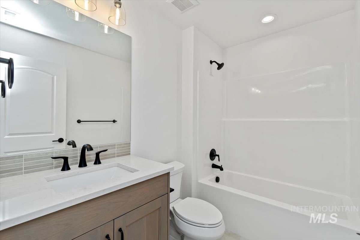 6537 S Evie Way. Horseshoe Bend, ID 83629