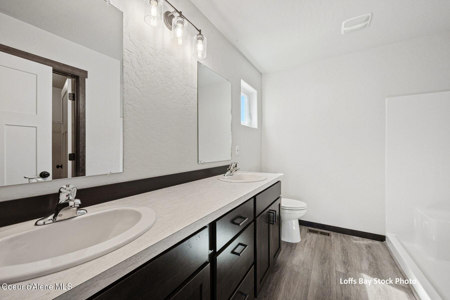 11890 N Entwistle Way. Rathdrum, ID 83858