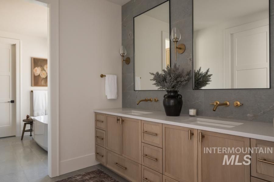 3426 N Harvest Moon Way. Eagle, ID 83616