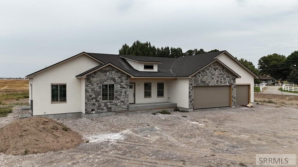 864 E 1200 N. Shelley, ID 83274