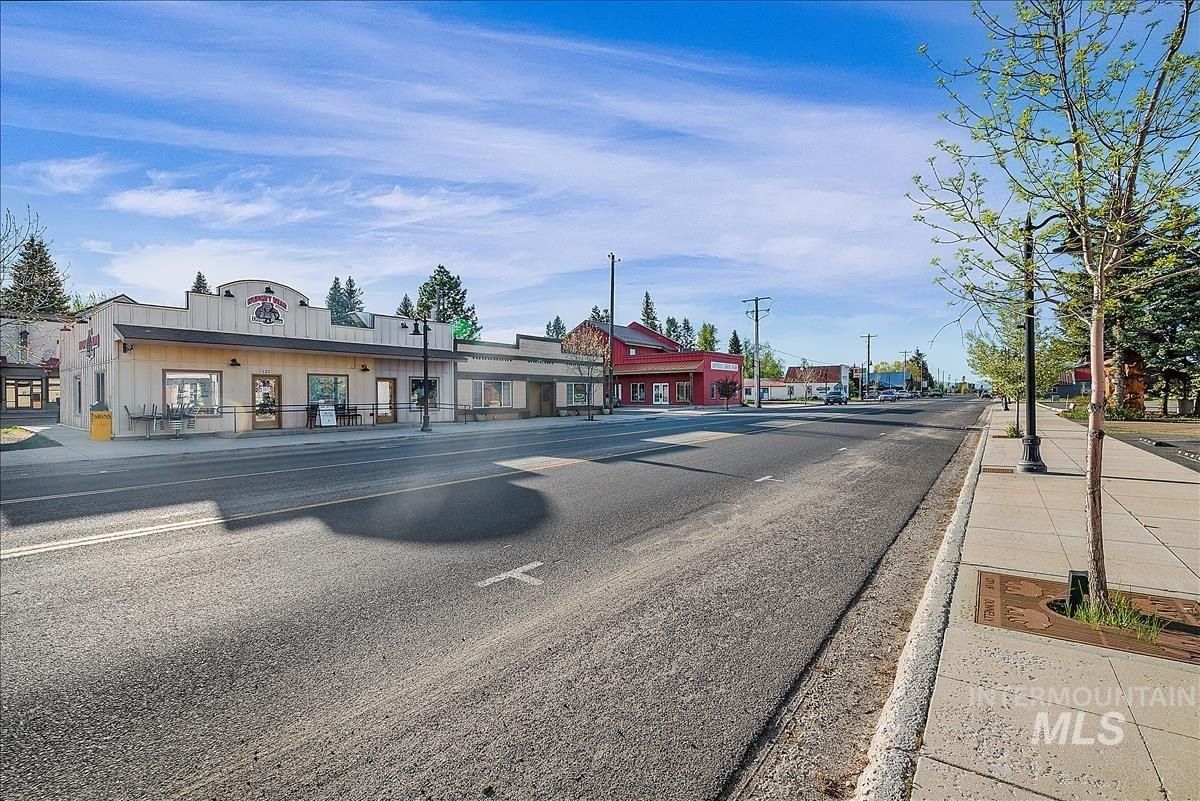 136 Jacks Loop. Donnelly, ID 83615