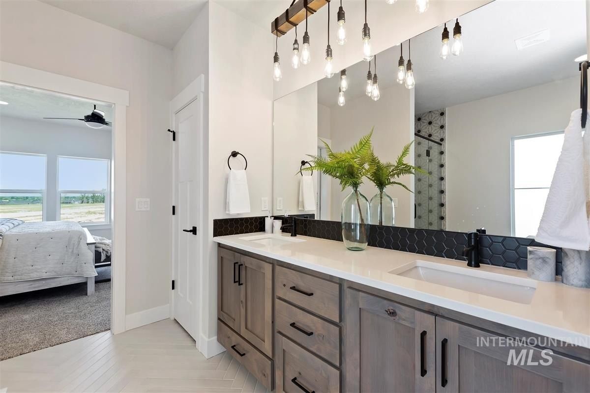 7132 E Chicken Hawk Loop. Nampa, ID 83686