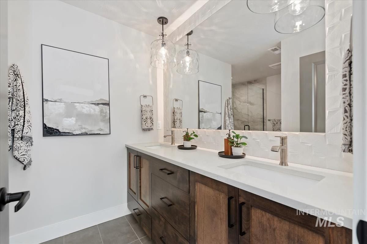 6252 N Holly Springs Ln. Eagle, ID 83616